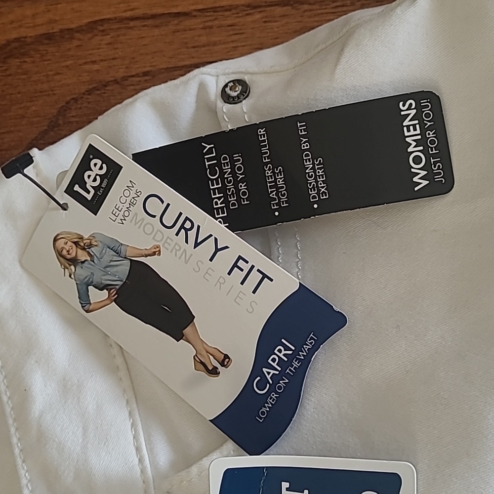 NWT - Lee White Capri Pant - Picture 5 of 10